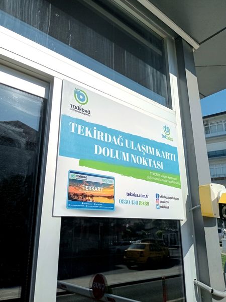 Kapalı otoparkımızdaki büroda ulaşım kartlarına dolum yaptırabilir