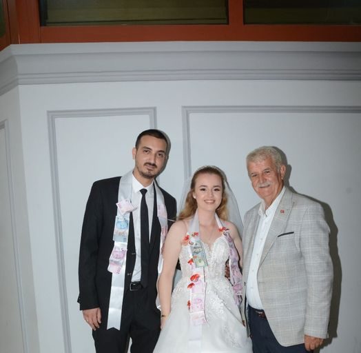 ZEYNEP VE TİMUR ELİBOL’UN KIZI İNCİ ELİBOL İLE PERİHAN VE METİN MUMCUOĞLU’NUN OĞLU NİHAT MUMCUOĞLU DÜNYA EVİNE GİRDİLER.