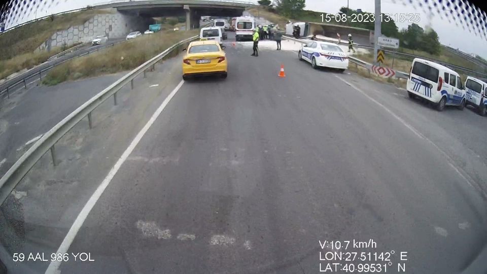 Mıcır Yüklü Tır Yan Yattı