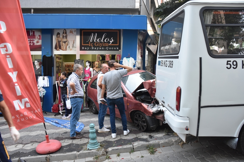 KOLORDU CADDESİNDE İLGİNÇ KAZA