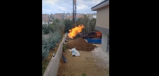 Tekirdağ da su sondajı yaparken çıkan doğalgaz alev aldı