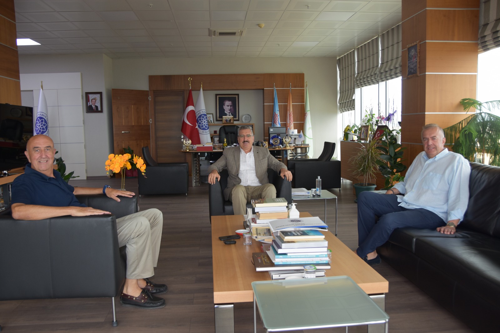 Prof. Dr. Mümin ŞAHİN’e ziyarette bulundu.