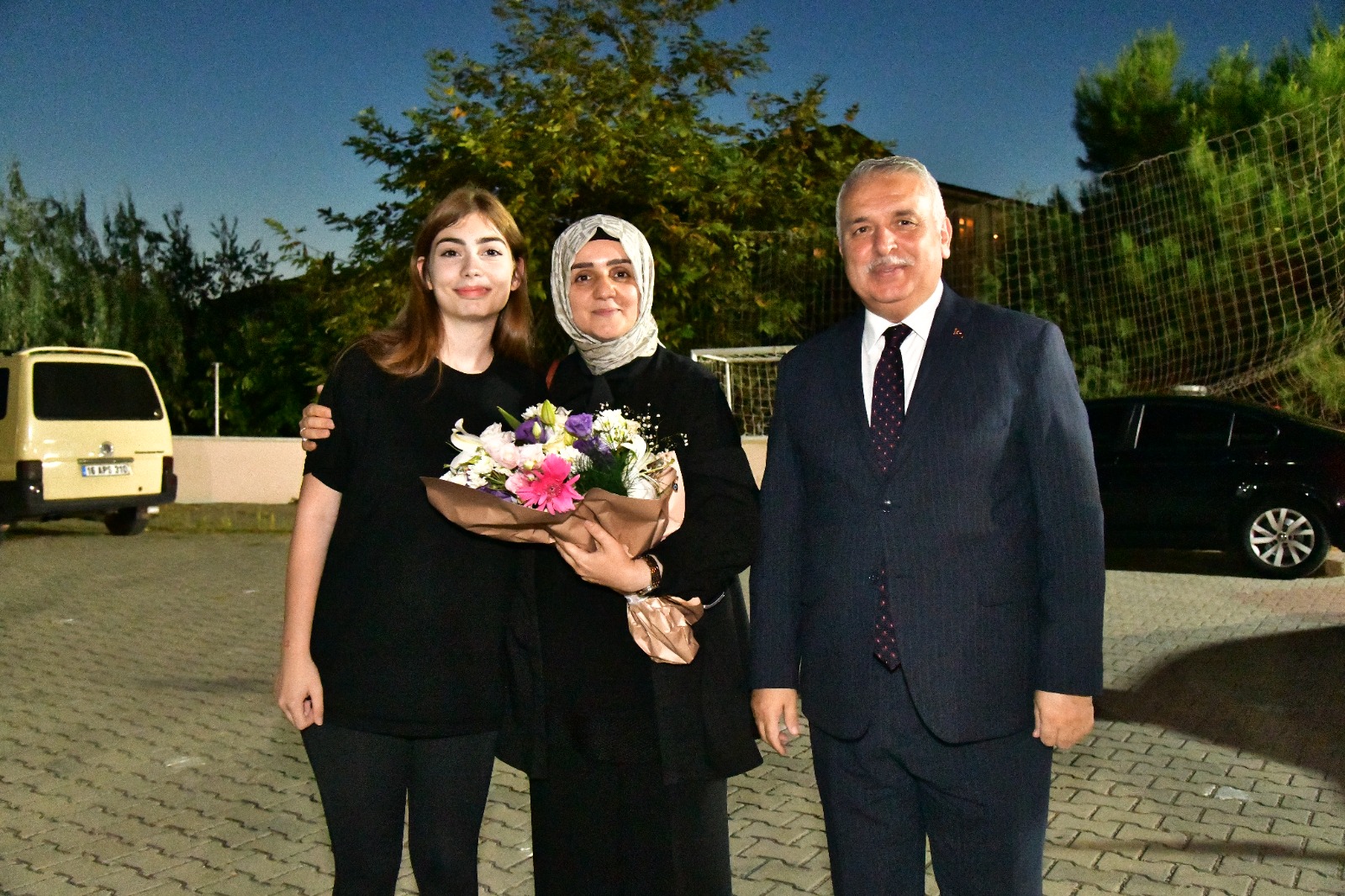 Vali Aziz Yıldırım ve Eşi Güllühan Yıldırım Ebru Nayim Fen Lisesi Öğretmen ve Öğrencileri İle Ay Gözlem Etkinliği’nde Bir Araya Geldi