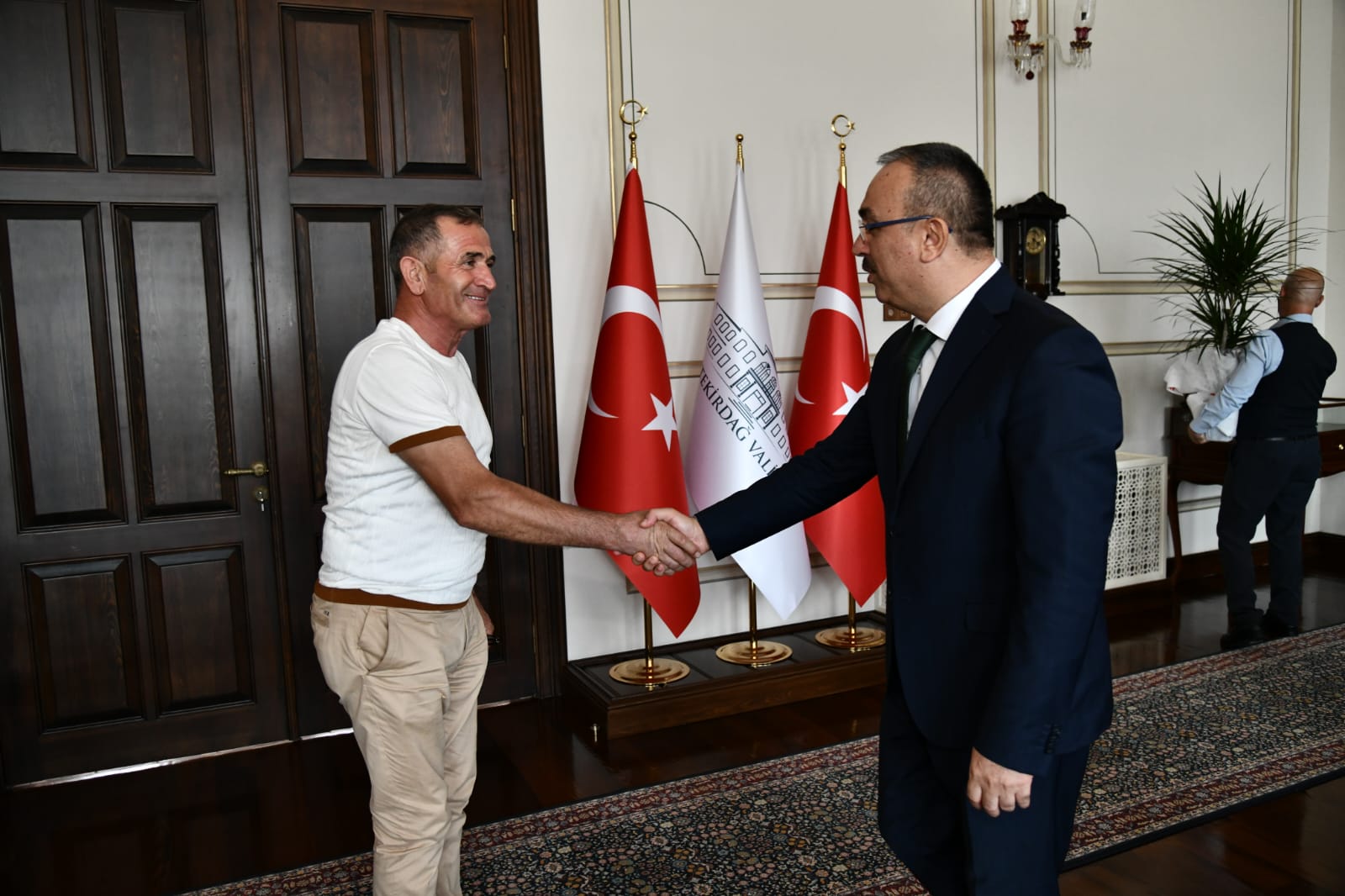 Süleymanpaşa Muhtarlar Derneği Başkanı ve Derneğe Üye Muhtarlar Vali Soytürk’ü Ziyaret Etti