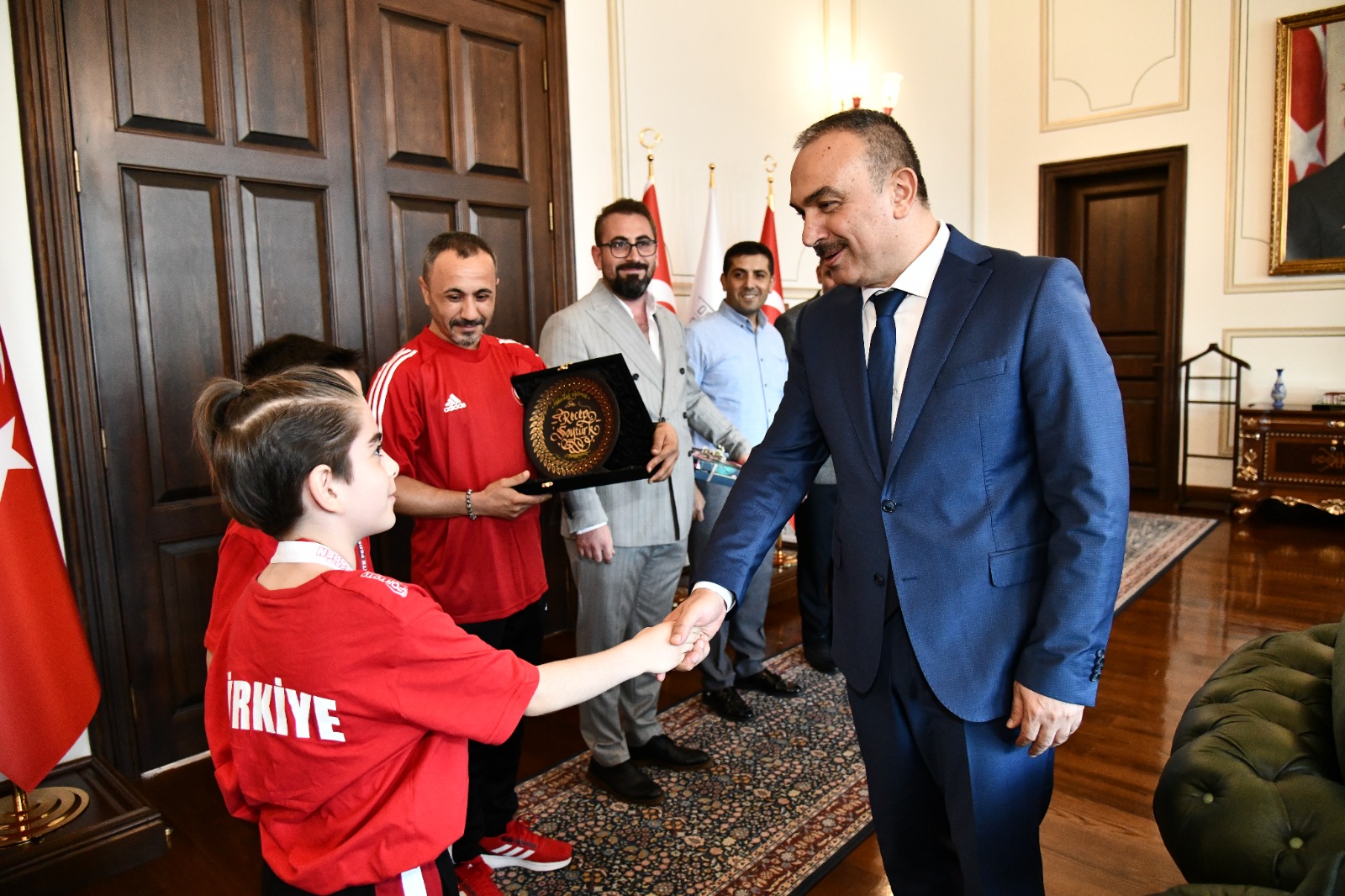 AK Parti İl Başkan Yardımcısı, Milli Takım Antrenörü ve Milli Takım Sporcuları Vali Soytürk’ü Ziyaret Etti