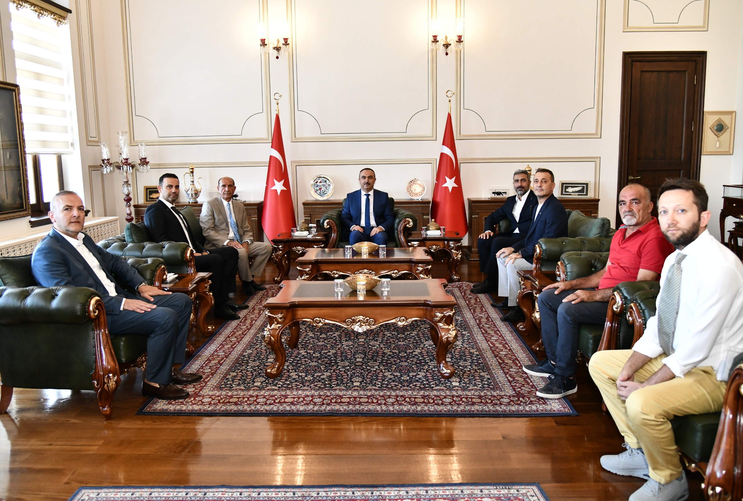 Veliköy Sanayiciler ve İş Adamları Derneği Başkanı ve Dernek Üyesi İş Adamları Vali Söytürk’ü Ziyaret Etti