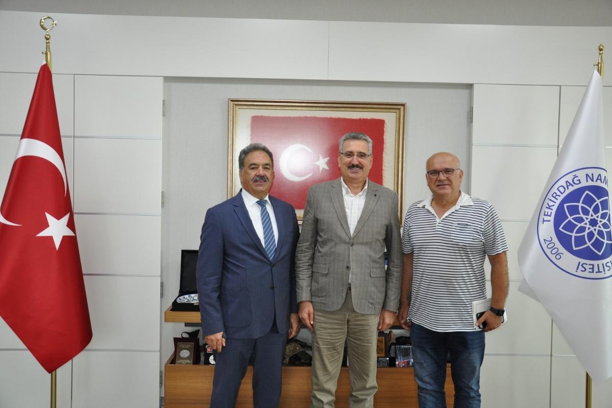 Prof. Dr. Mümin ŞAHİN’e ziyarette bulundu.