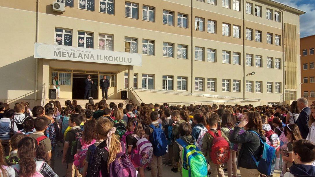 Süleymanpaşa İlçe Milli Eğitim Müdürü Ebubekir ATİLLA ve Şube Müdürleri Ahmet ALTIN,  Melek TEMEL, Önder ATİK, Okullarının Bayrak Törenine Katıldı
