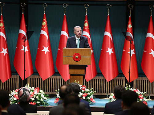 “Üniversiteli gençlerimize vaadimiz olan cep telefonu ve bilgisayar desteğini hayata geçiriyoruz”