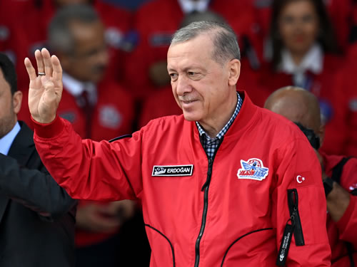 “Türkiye’yi savunma sanayii başta olmak üzere, her alanda başarıdan başarıya koşturduk”
