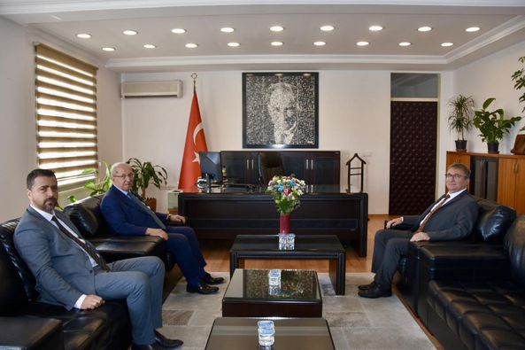 Alpay Var ile birlikte Cumhurbaşkanlığı Kaymakamlar Kararnamesiyle Şarköy Kaymakamı Ahmet Naci Helvacı’yı makamında ziyaret ettiler