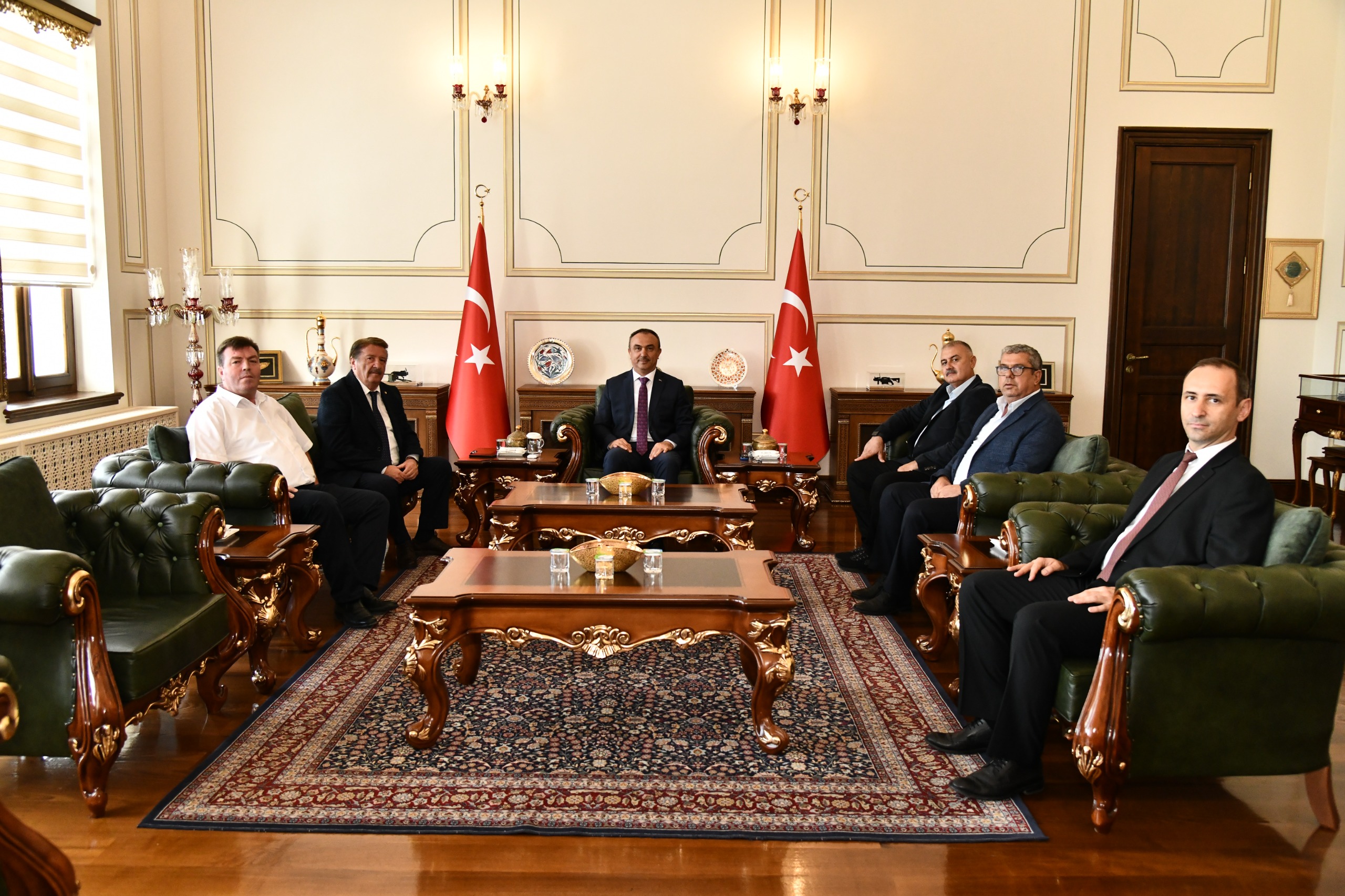 Hayrabolu Ticaret Borsası Yönetim Kurulu Başkanı Süreyya Çiftçioğlu Vali Recep Soytürk’ü Ziyaret Etti