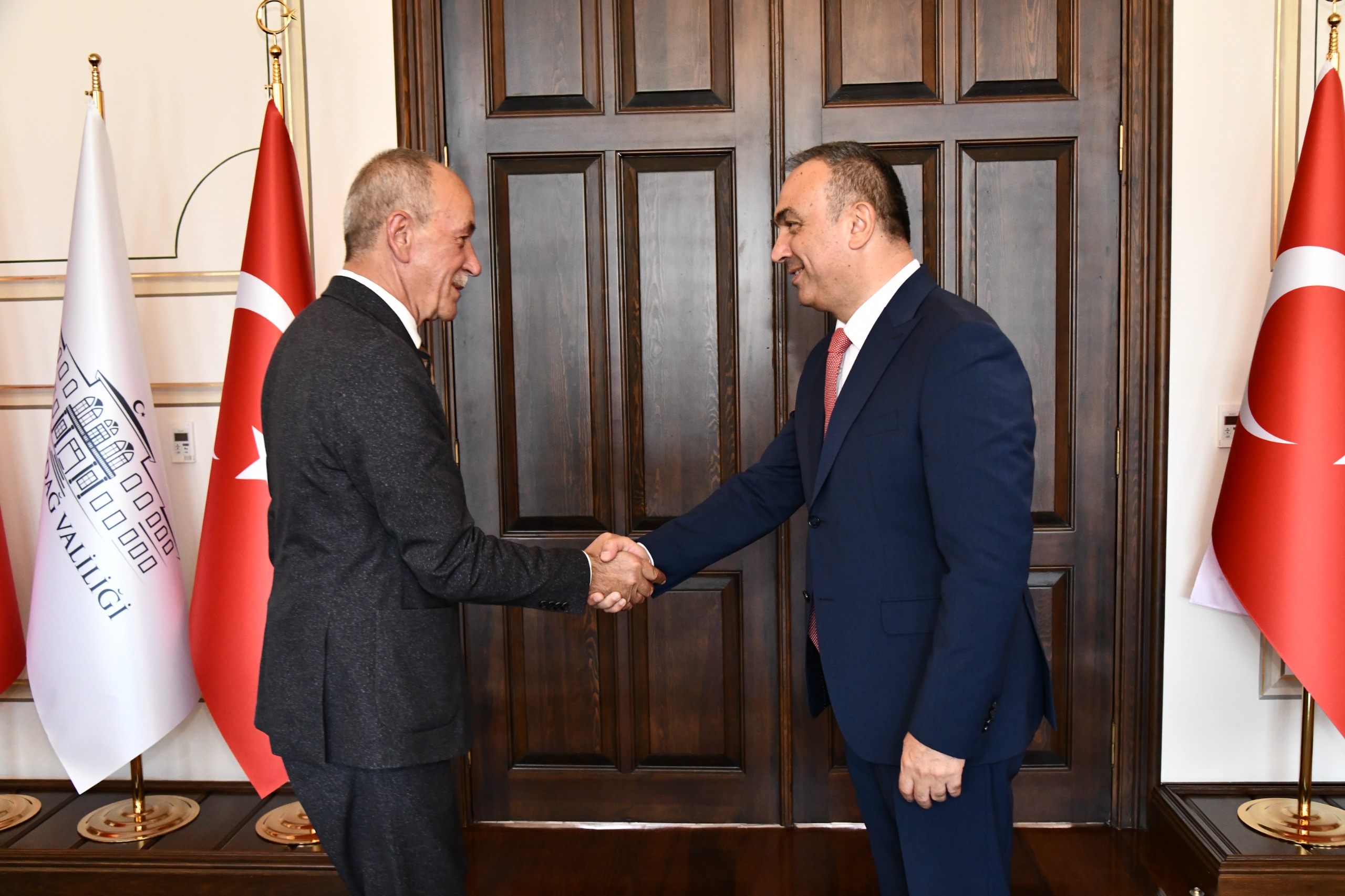 Türkiye Derecesi Yapan Marmaraereğlisi Belediyespor Kulübü Geleneksel Türk Okçuluk Sporcuları Vali Recep Soytürk’ü Ziyaret Etti