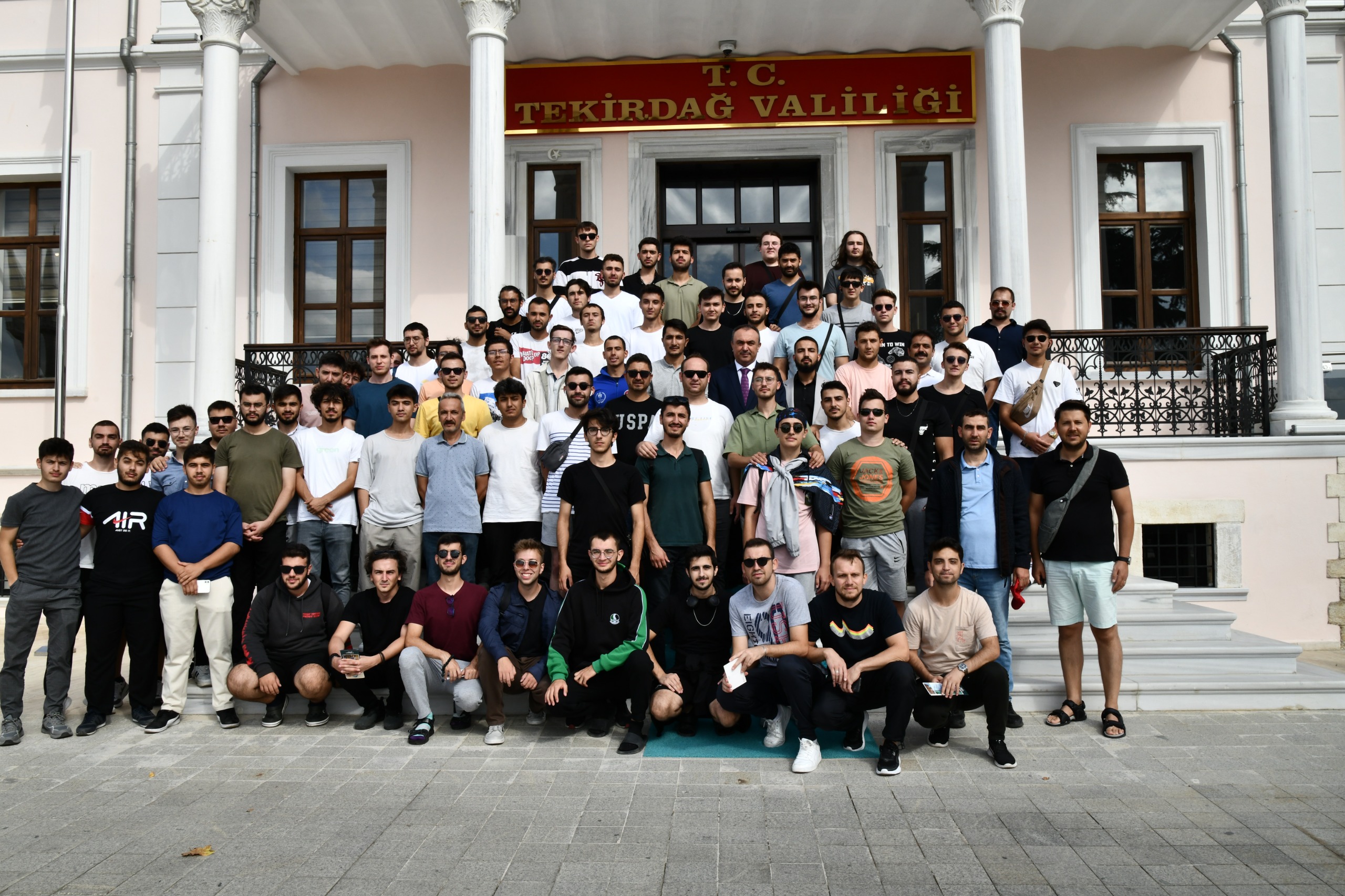Vali Recep Soytürk Medeniyet Tarihi ve Kültür Kampı Projesi Kapsamında İlimizde Ağırlanan Üniversite Öğrencileri İle Hatıra Fotoğrafı Çektirdi