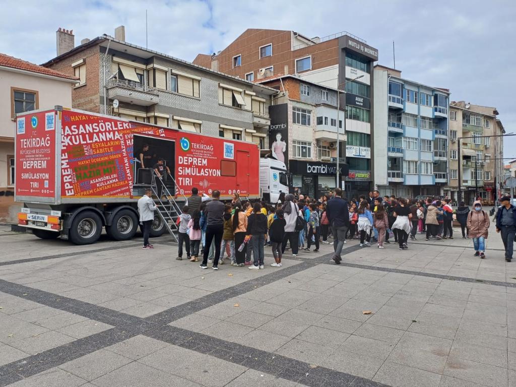 DEPREM SİMÜLASYON TIRI  İLE TÜRKİYE’Yİ GEZİYORLAR