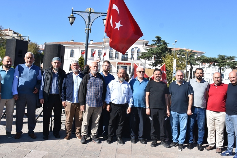 İsrail’in Gazze’ye yönelik operasyonunu protesto etti.