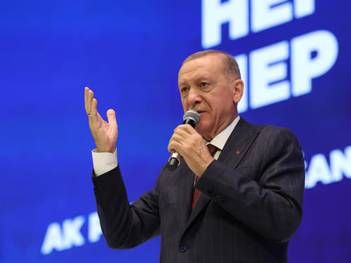 “Cumhuriyeti gerçek demokrasiyle kucaklaştıracak sivil bir anayasayı ülkemize kazandıracağız”