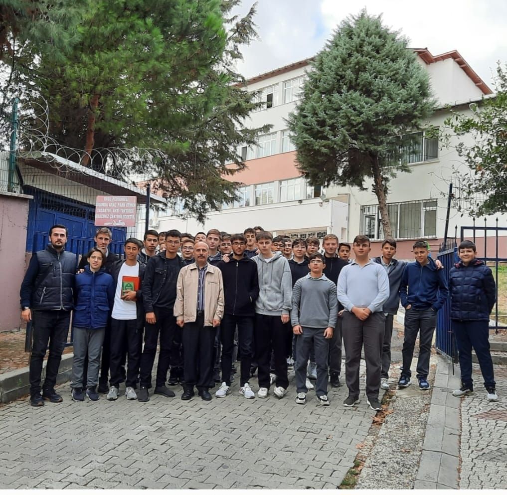 Tekirdağ Uluslararası Anadolu İmam Hatip Lisesi’nden Şehitlerimize Vefa Örneği        
