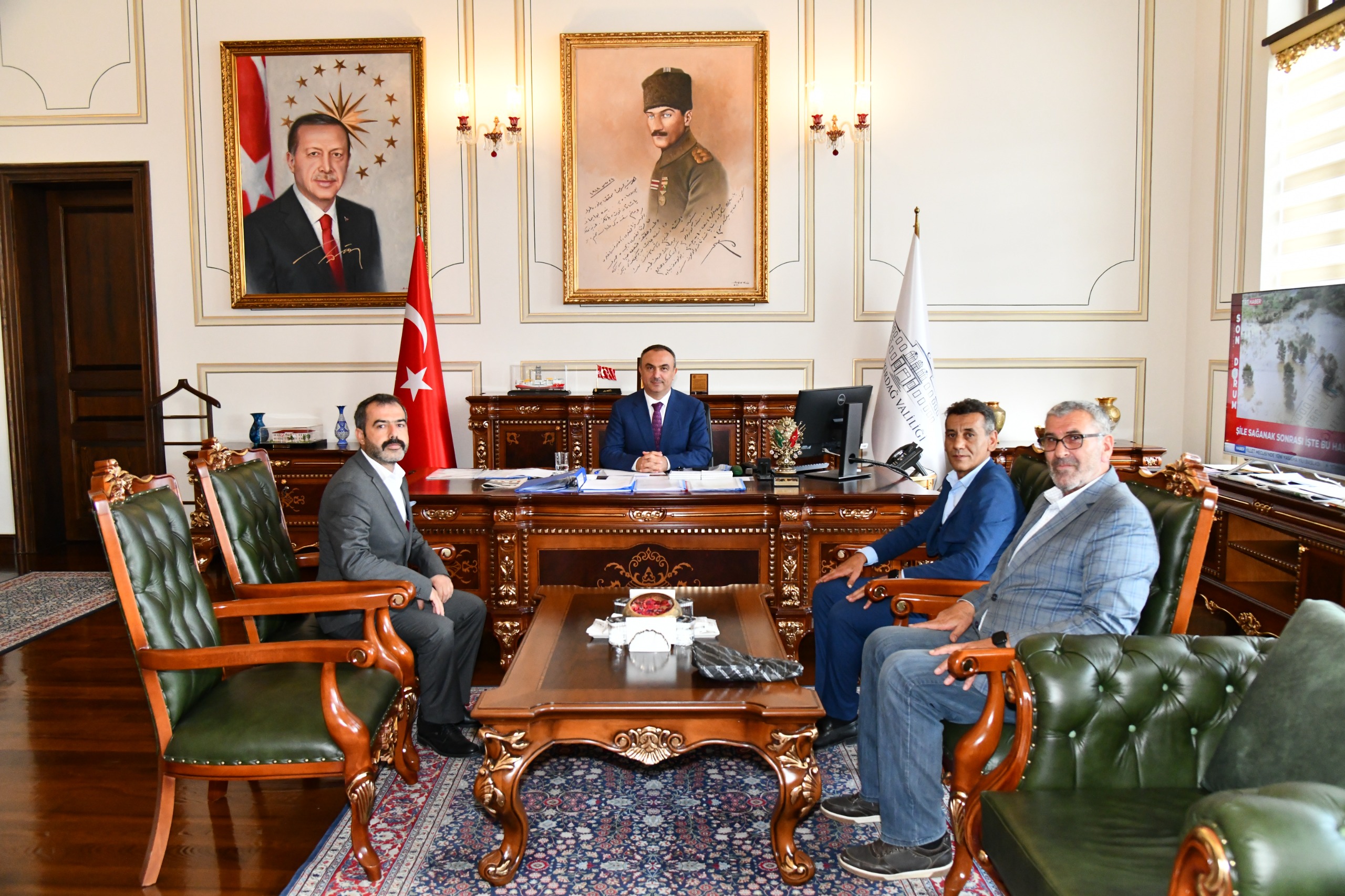 Çerkezköy Yozgatlılar Kültür ve Dayanışma Derneği Dernek Başkanı Emin Sungur, Vali Recep Soytürk’ü Ziyaret Etti