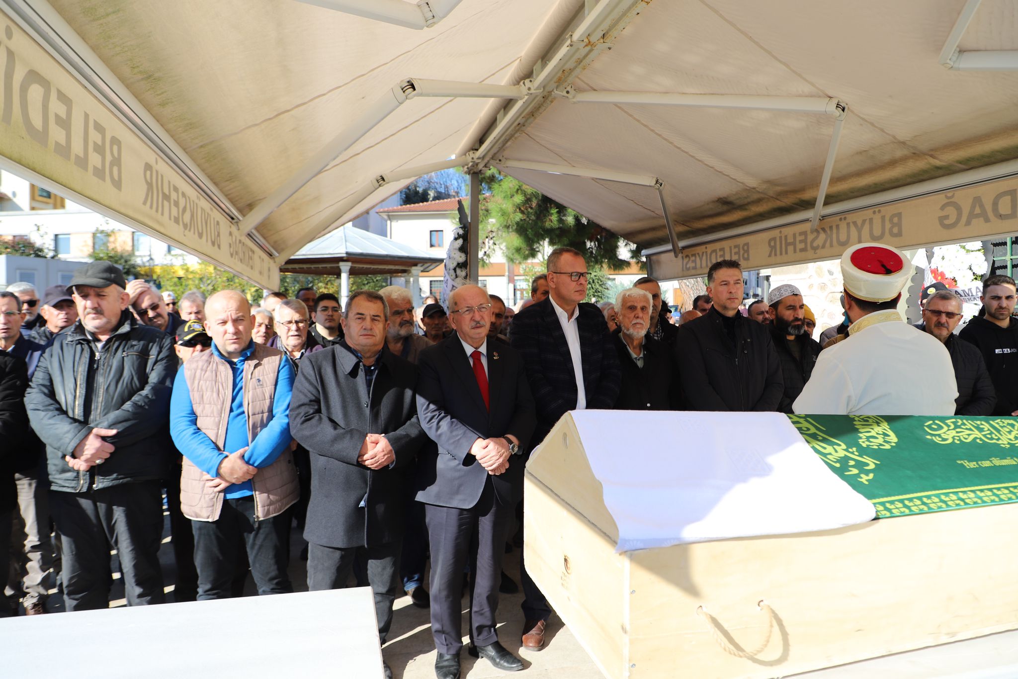 MÜNİP KARANLIK DEFNEDİLDİ
