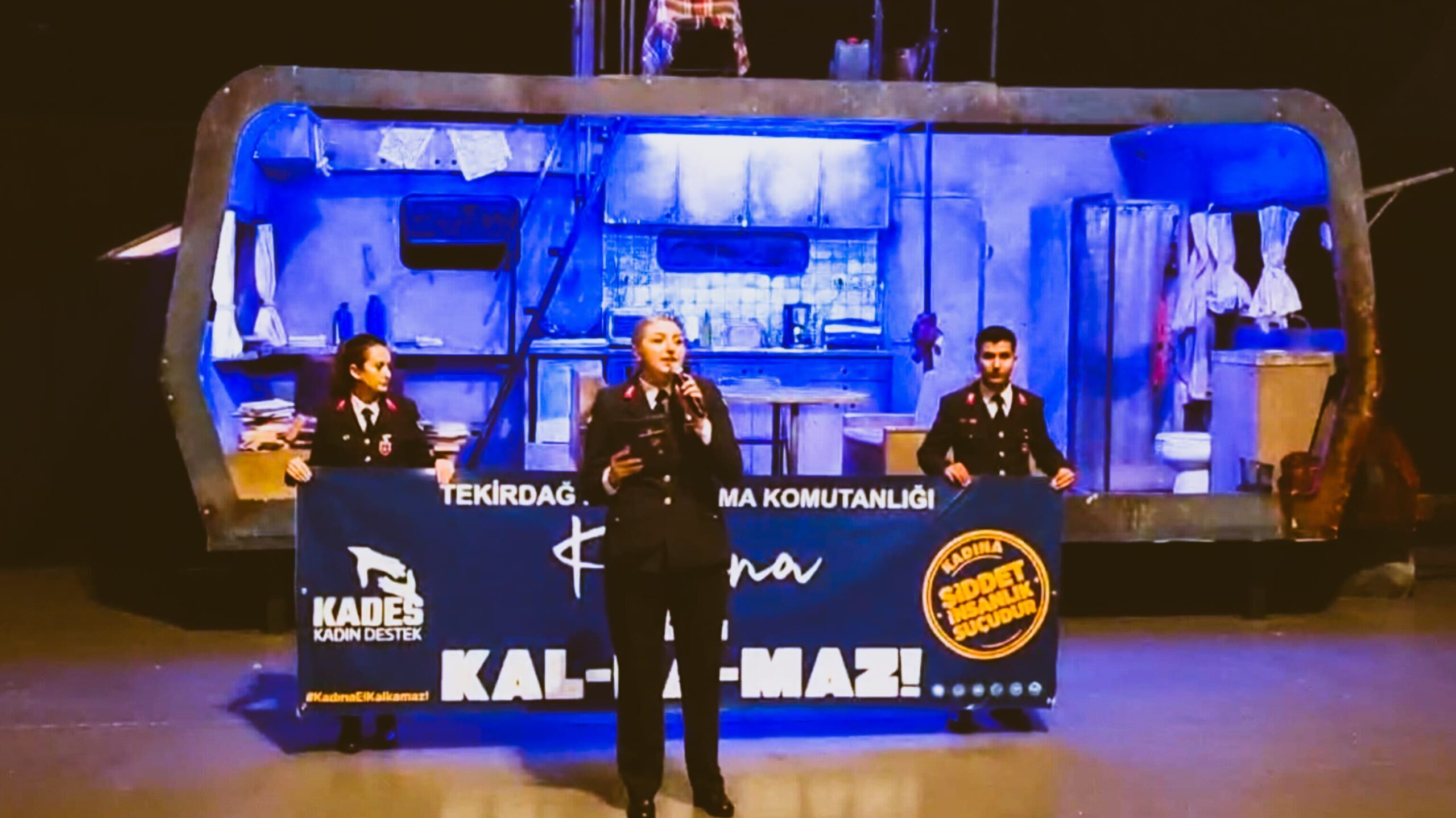 Kadına El Kalkamaz pankartı açıldı