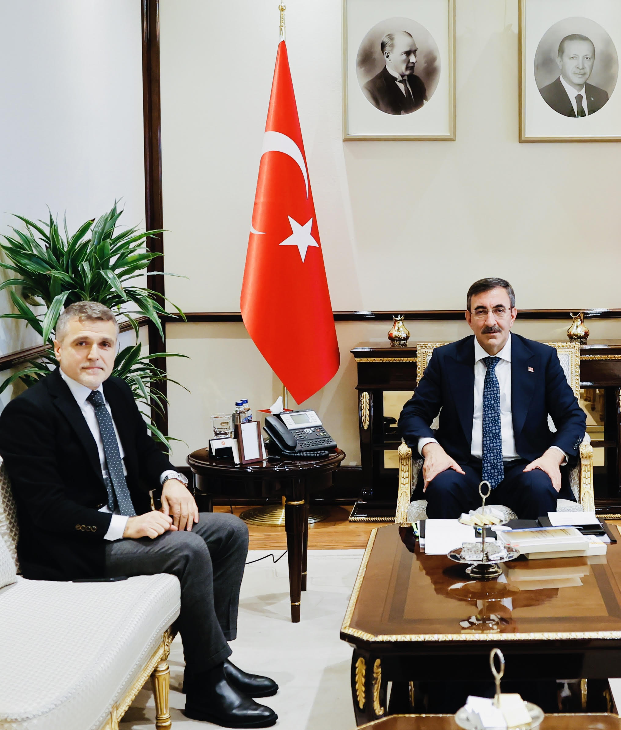 Dr. Cevdet YILMAZ’a Ziyarette Bulundu
