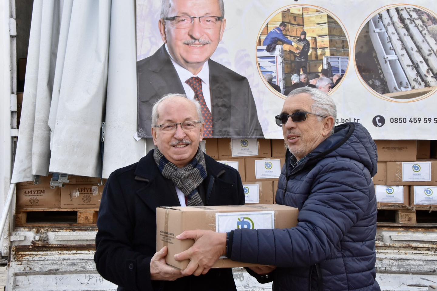 MURATLI’DA ARI ÜRETİCİLERİNE ARI KEKİ DAĞITIMI YAPILDI