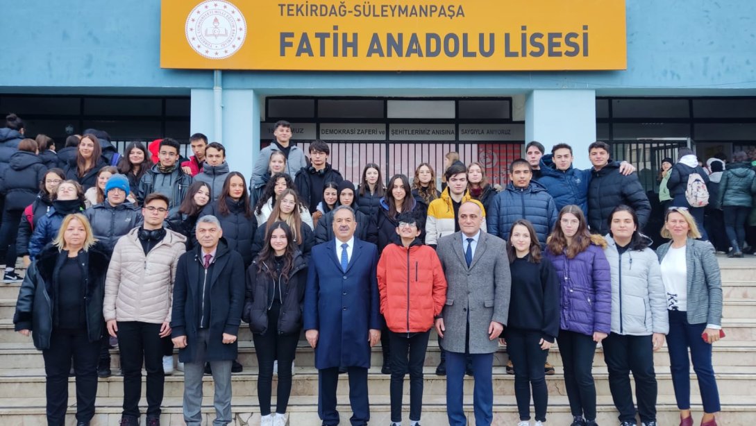 Ebubekir ATİLLA, Fatih Anadolu Lisesinin Bayrak Törenine katıldı.