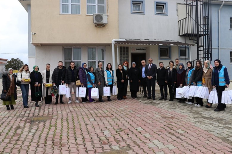 SEVGİYE GİDEN BİR YOLDA İÇİMİZİ ISITAN SICACIK BİR PROJE ” ISITAN ELLER”….