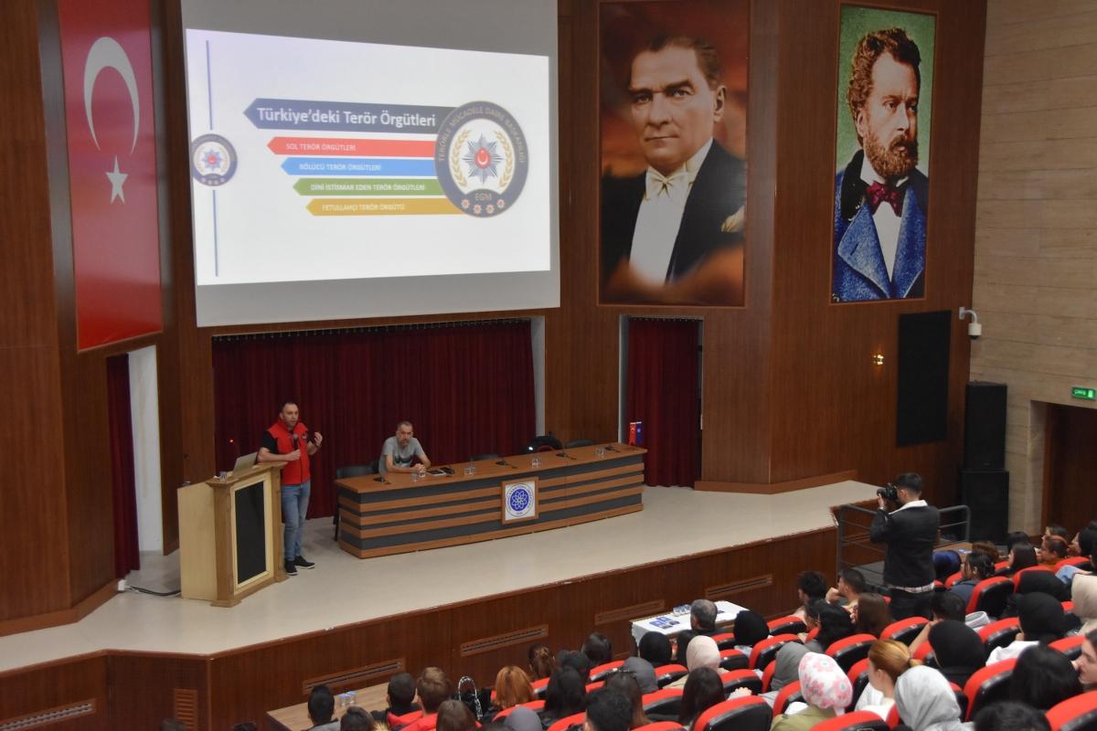 Tekirdağ NKÜ Öğrencilerine Terörle Mücadele Bilgilendirme Semineri Verildi