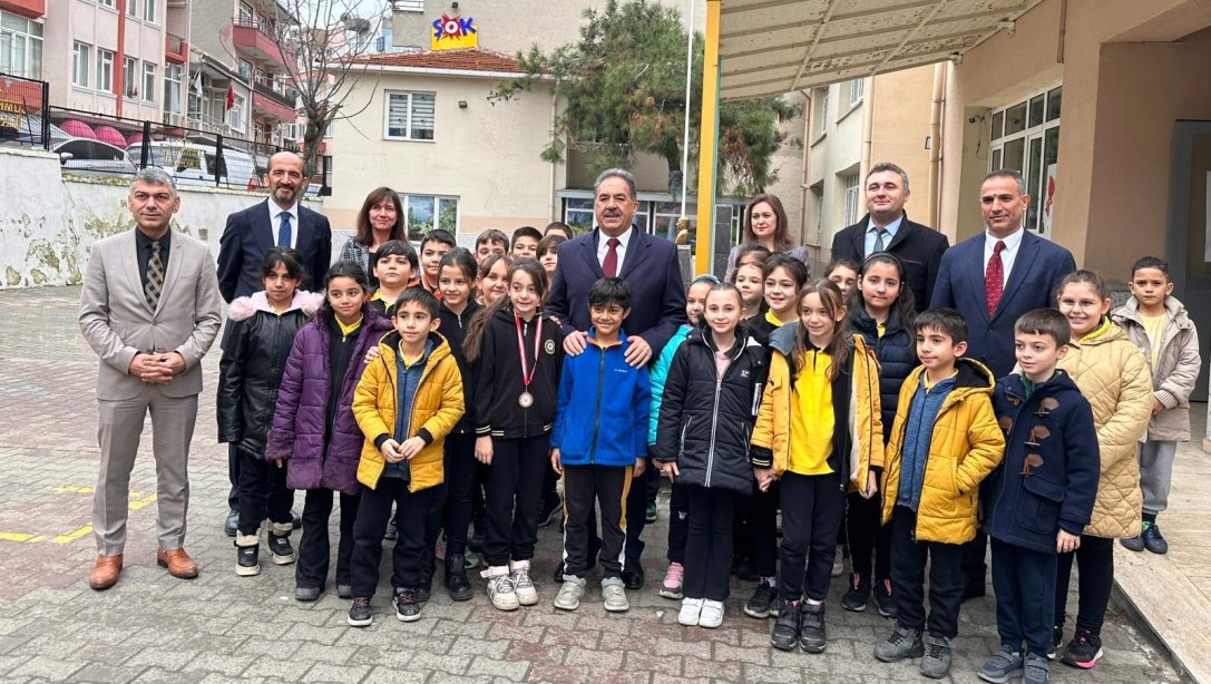 Cumhuriyet İlkokulu Öğrencileri Tarafından Açılan Sergiye Katıldı