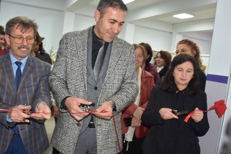 TEKİRDAĞ SÜLEYMANPAŞA HALK EĞİTİM 2023 – 2024 YAĞLI BOYA KURSU SERGİSİ AÇILDI