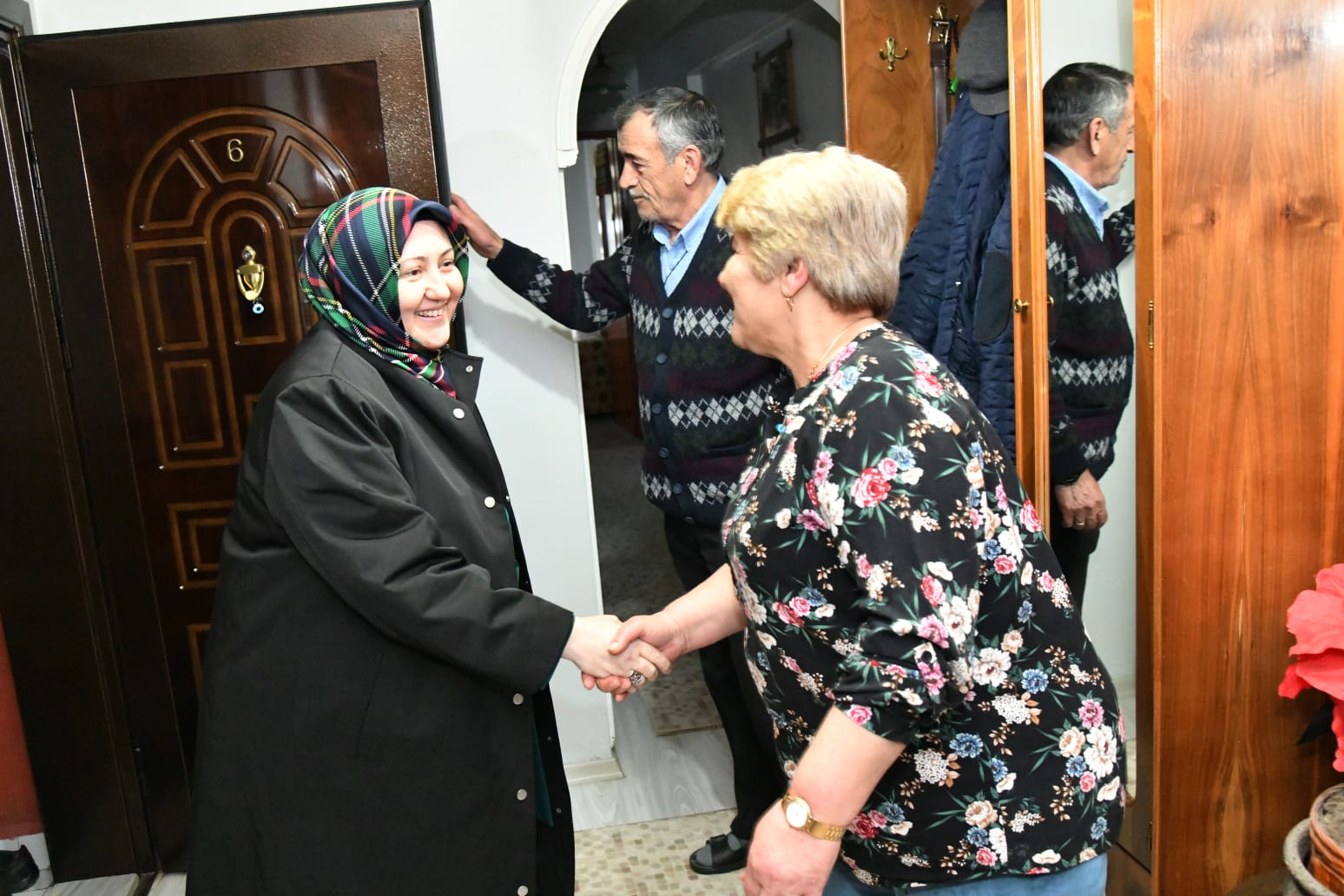 Vali Soytürk ve Eşi Nurdan Soytürk Şehit Harun Duman’ın Ailesini Ziyaret Etti