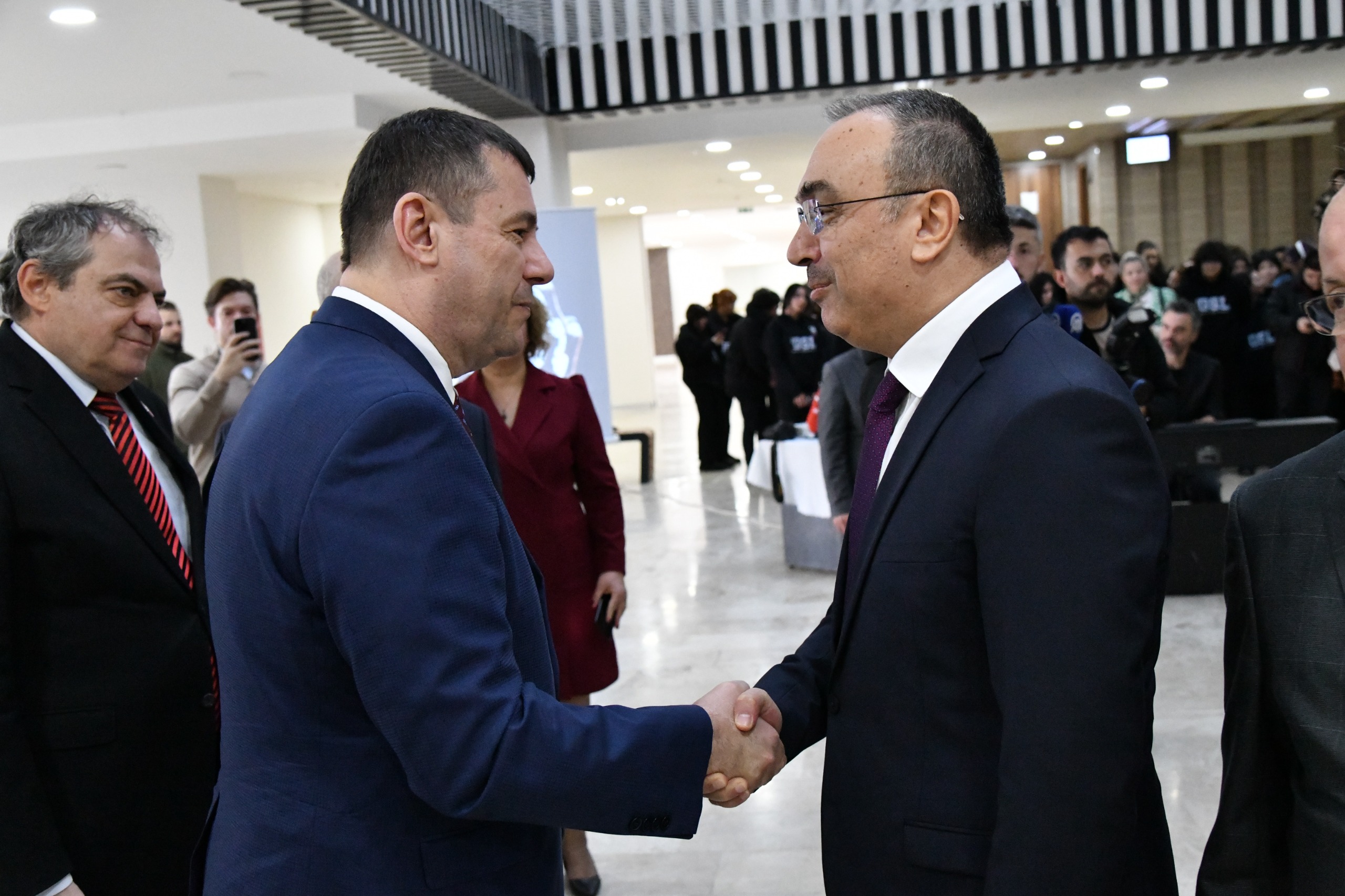 Vali Soytürk Sınırların Ötesinde “Macar Sanatına Çağdaş Bir Yolculuk” Sergisi’nin Açılışını Yaptı