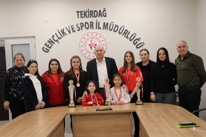 ZEKA KÜPLERİMİZ, “AVRUPA VE DÜNYA SATRANÇ MÜSABAKALARI” İÇİN BİLETİNİ ALDI.