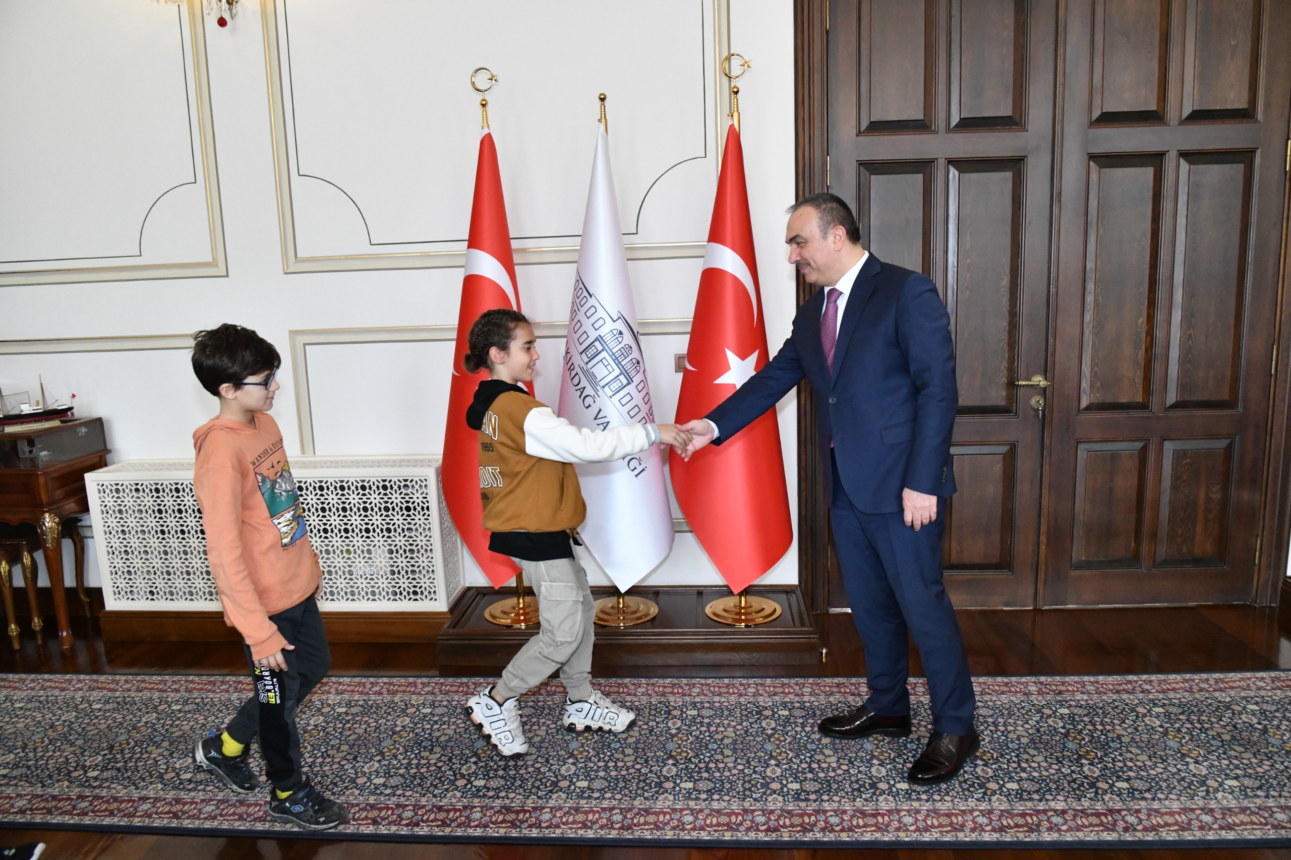 Vali Soytürk İlkokul Öğrencilerini Makamında Misafir Etti