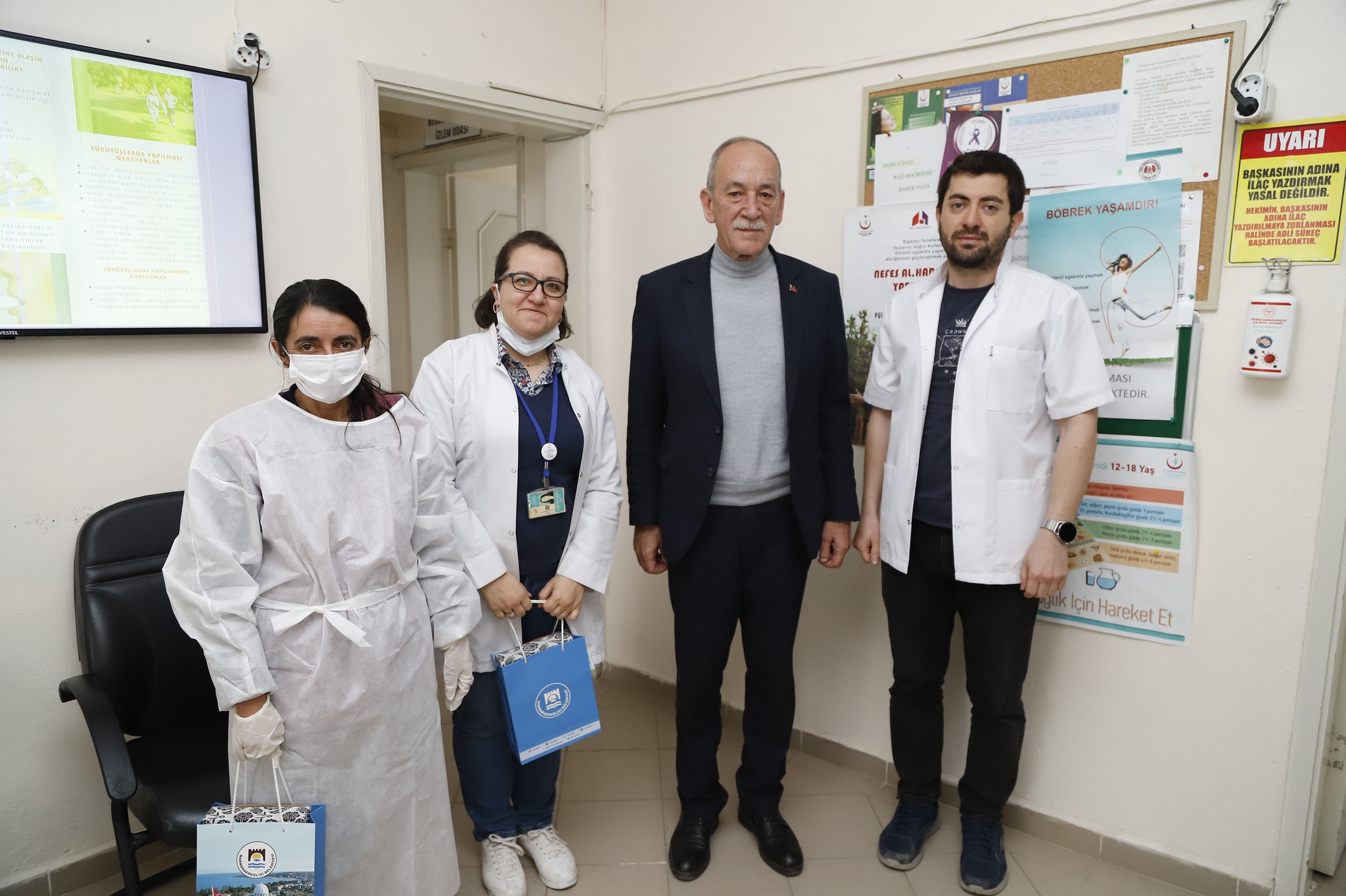 BAŞKAN HİKMET ATA’DAN SAĞLIK ÇALIŞANLARINA ‘TIP BAYRAMI’ ZİYARETİ