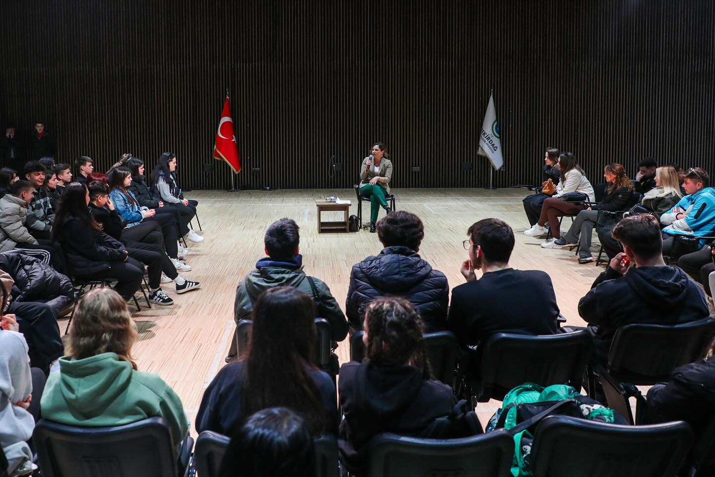 Gençler en iyisini hak ediyor. Tekirdağ en iyisini hak ediyor.