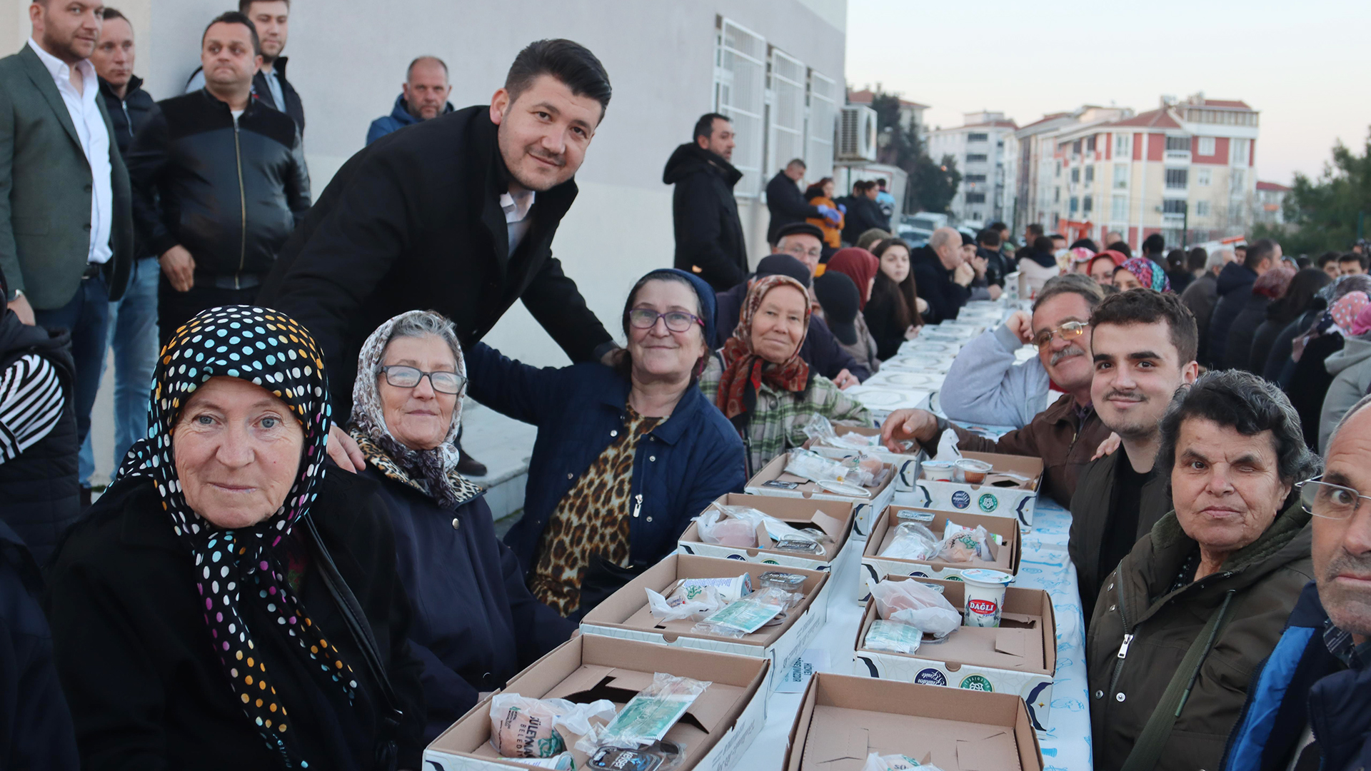 VATANDAŞLARDAN GÖKHAN SAYGIYA BÜYÜK SEVGİ SELİ