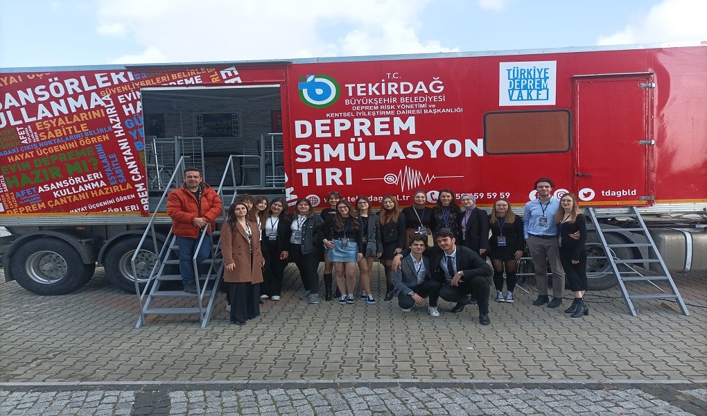 DEPREM SİMÜLASYON TIRI İLE BİLİNÇLENDİRME FAALİYETLERİ SÜRÜYOR