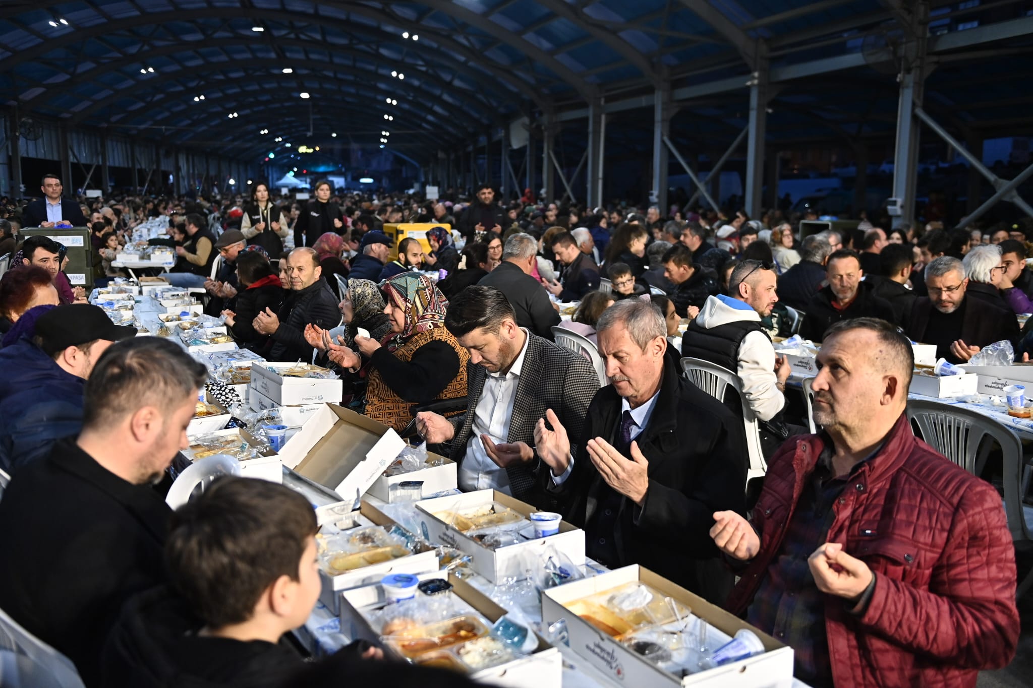 Gönül Sofrası iftar programları Altınova Mahallesi ile başladı