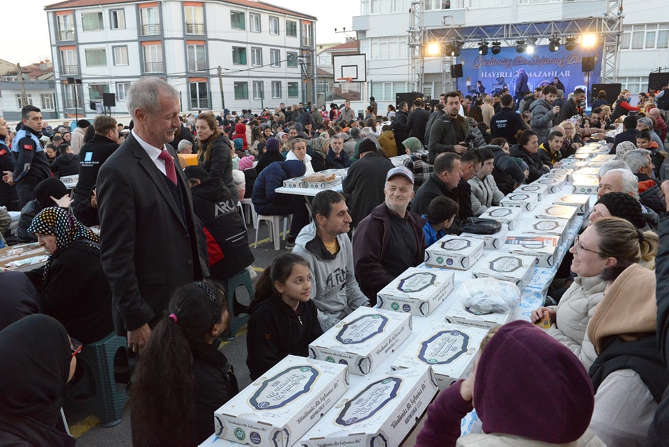 Gönül Sofraları her gece başka bir mahallede kuruluyor