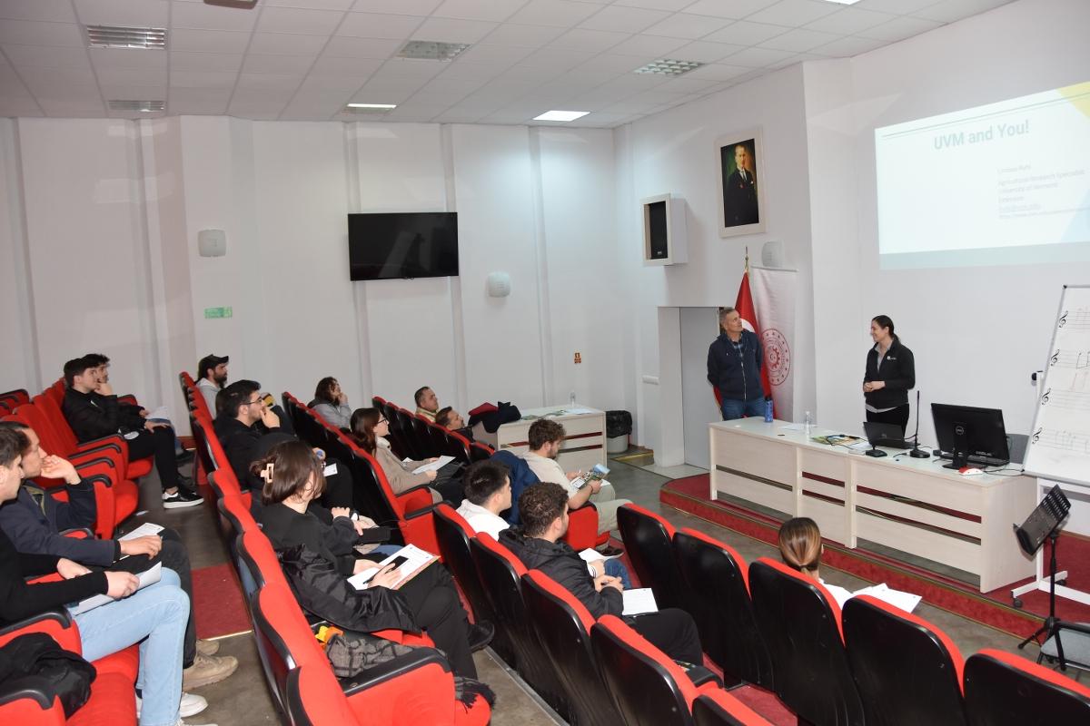 Tekirdağ NKÜ’de ABD’nin Vermont Üniversitesinde Eğitim ve Araştırma İş Birlikleriyle İlgili Seminer Verildi