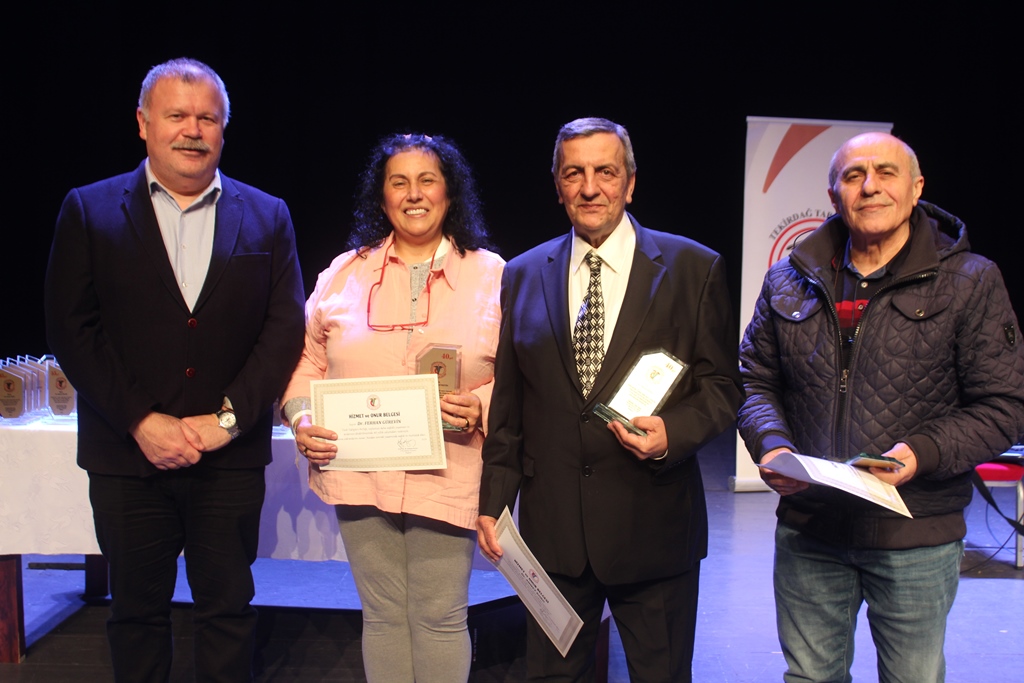 14 MART ÖDÜL TÖRENİ DOKTORLARA PLAKET TAKDİM EDİLDİ