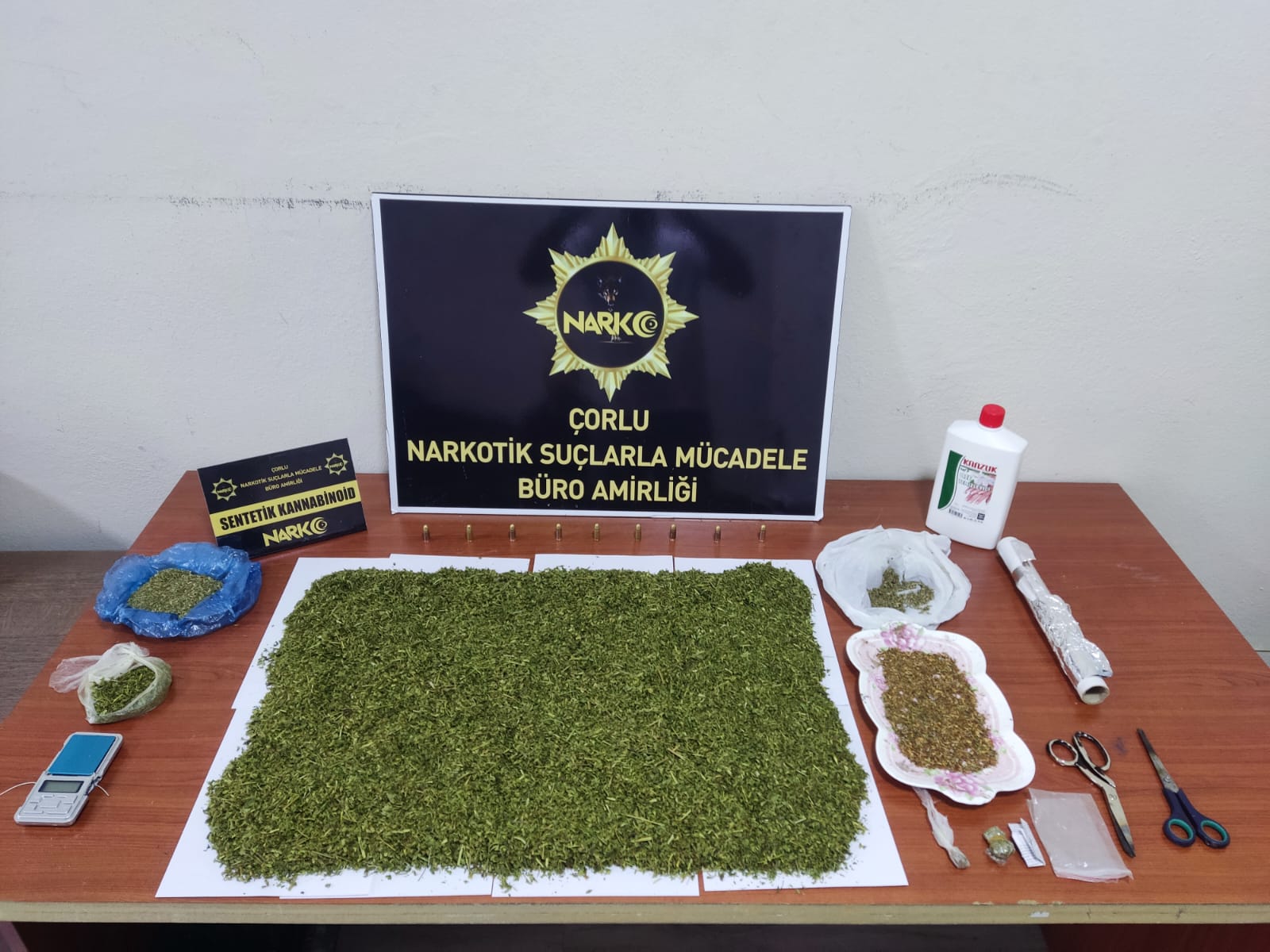 Uyarıcı Madde Ticareti Yapmak Suçundan Gözaltına alındılar