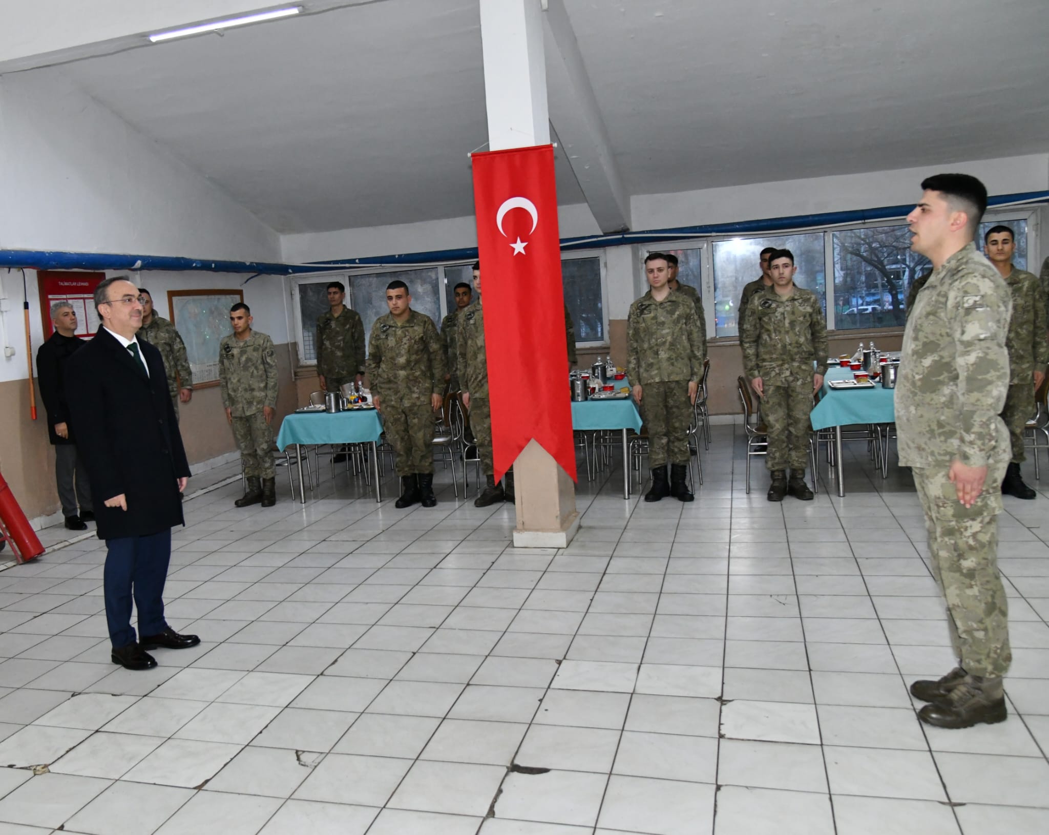 Vali Soytürk Er ve Erbaşlarla Birlikte İftar Yaptı