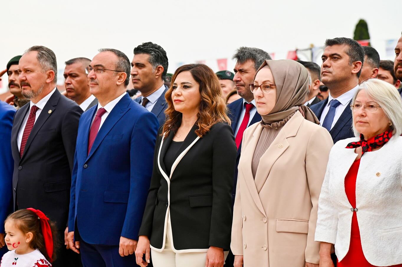 19 MAYIS ATATÜRK’Ü ANMA GENÇLİK VE SPOR BAYRAMI  ÇELENK SUNMA TÖRENİ YAPILDI