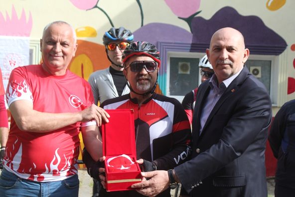 Selanik’teki Atatürk Evinde alınan toprak Bisikletçiler tarafından Tekirdağ’a getirildi.
