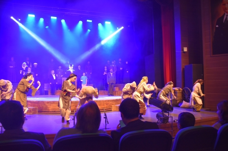 CUHMURİYETE DOĞRU TİYATROSUNA YOĞUN İLGİ