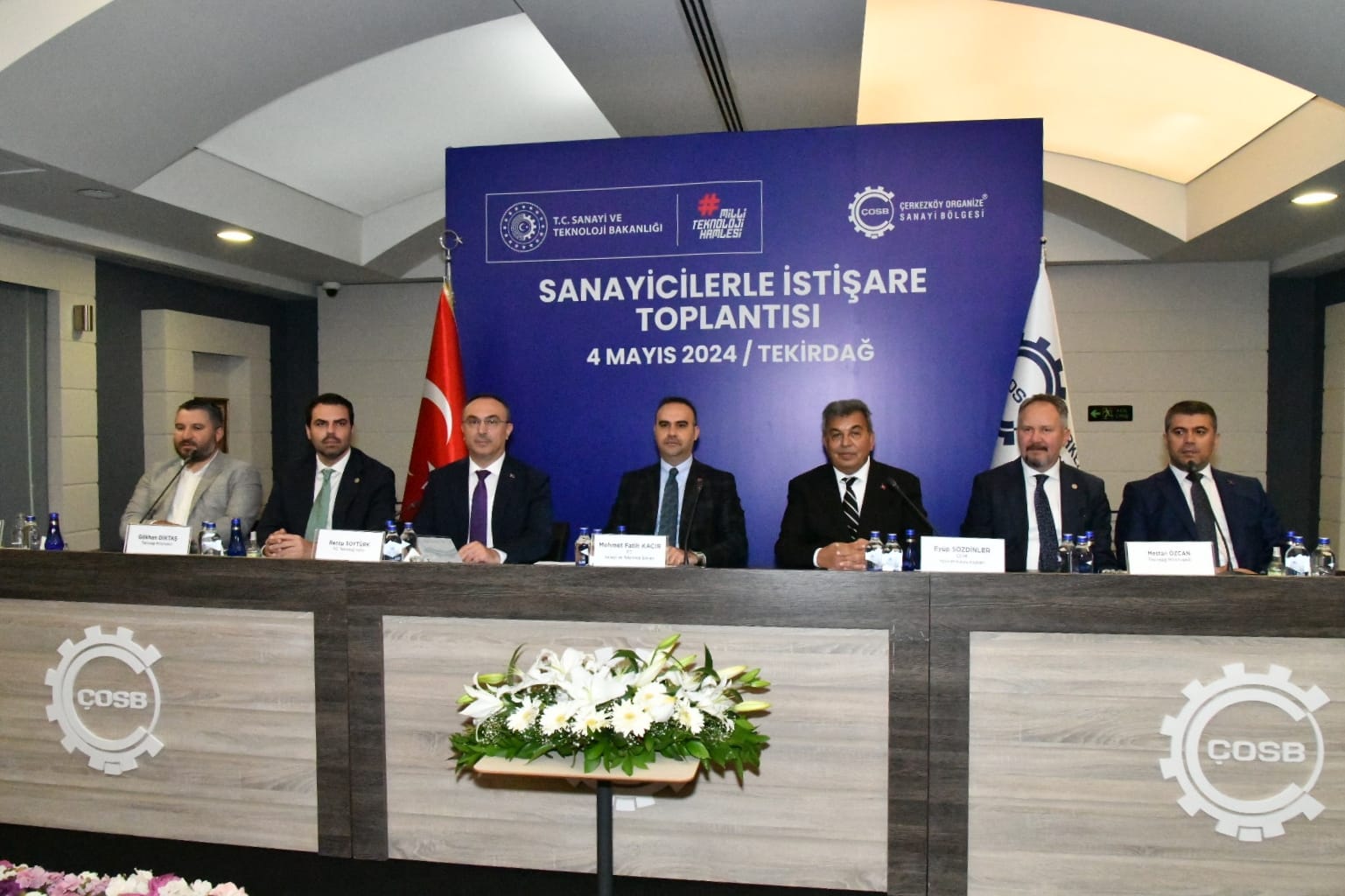 Sanayicilerle İstişare Toplantısı Gerçekleştirdi